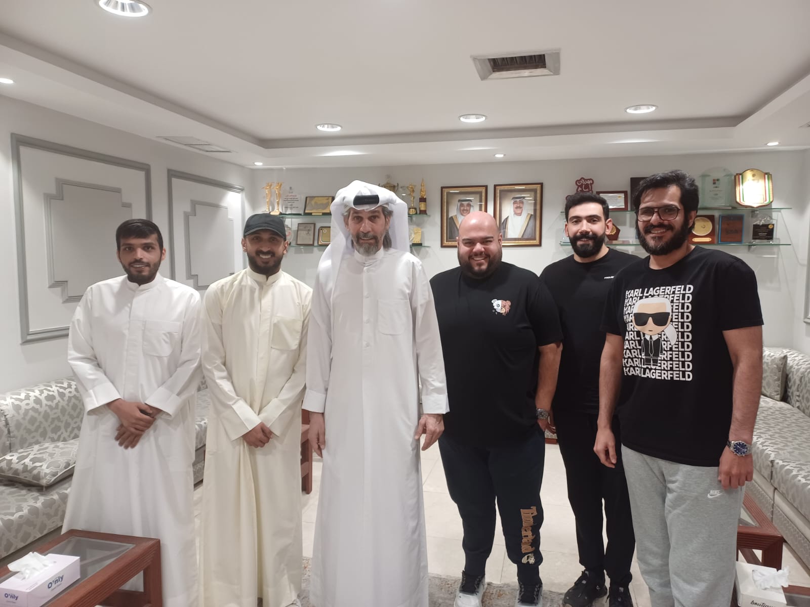 جنون مسرحية تمثل الكويت بمهرجان البساط للمسرح الاحترافي بالمغرب .